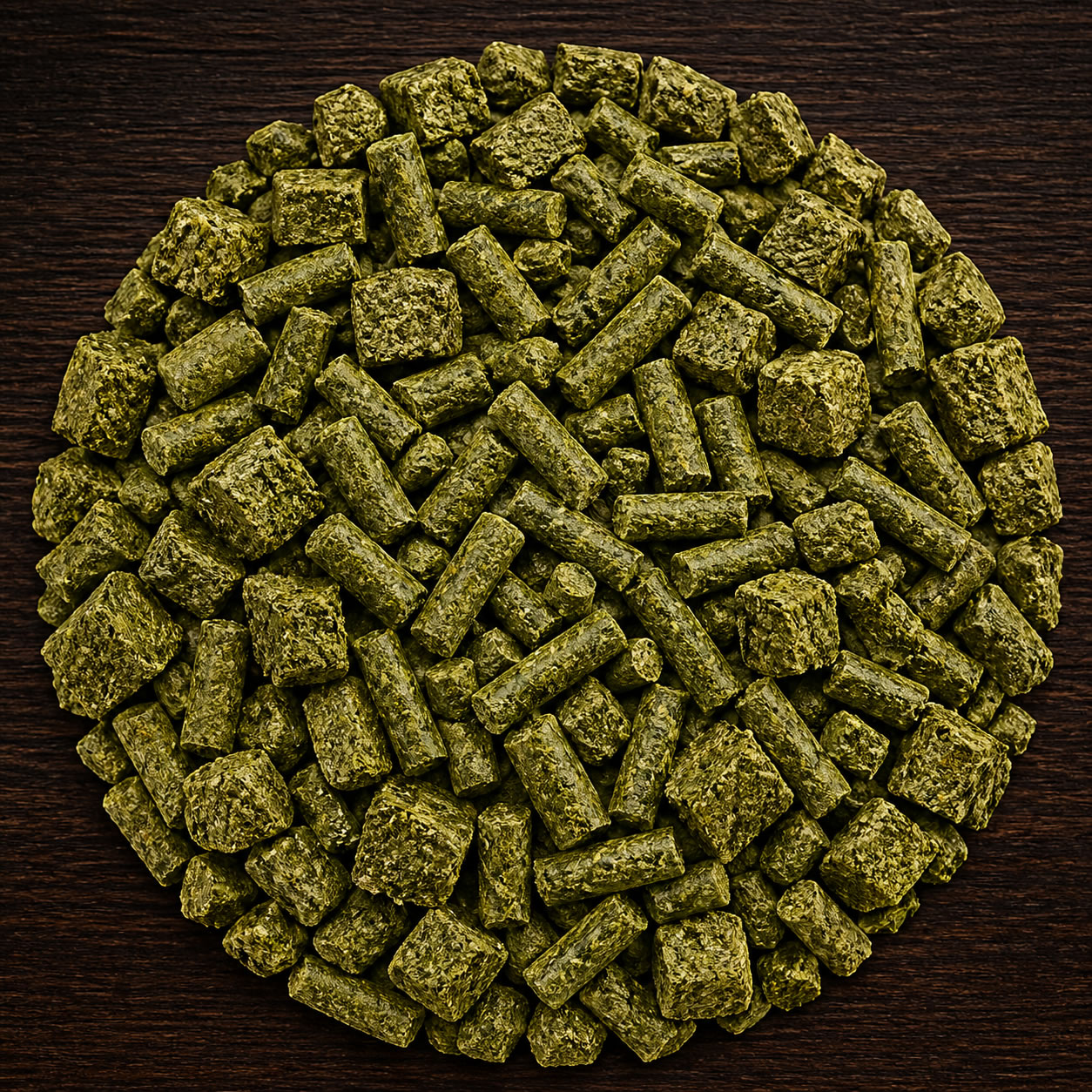 Alfalfa in pellets, rolls and cubes